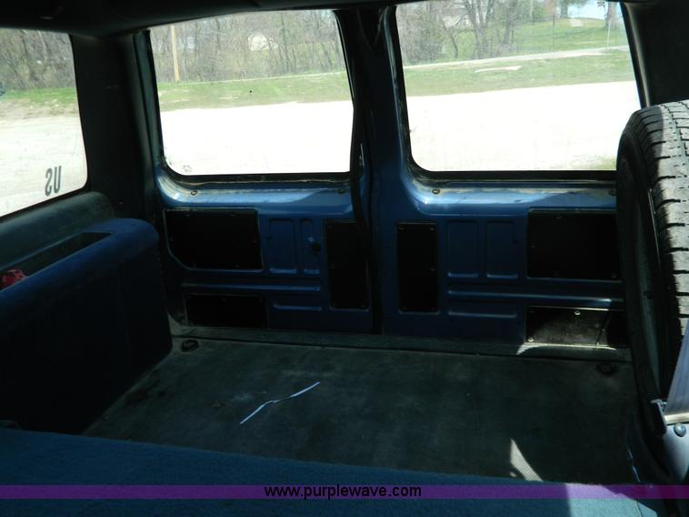 image for item G7852 1995 Chevrolet Suburban 1500 SUV