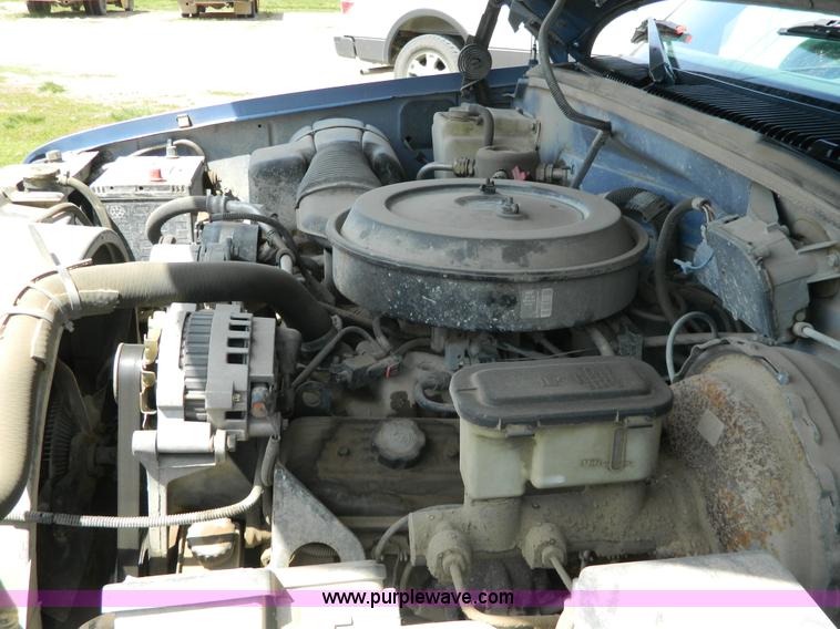 image for item G7852 1995 Chevrolet Suburban 1500 SUV