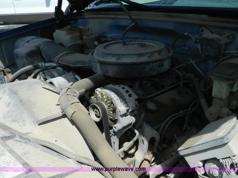 image for item G7852 1995 Chevrolet Suburban 1500 SUV