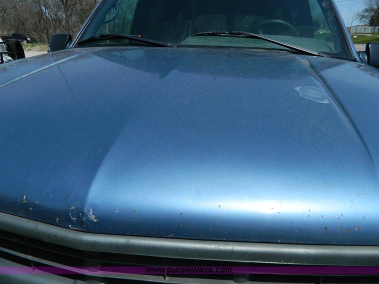 image for item G7852 1995 Chevrolet Suburban 1500 SUV