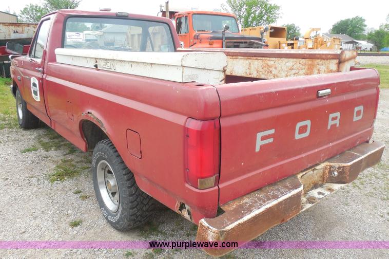 image for item H3169 1991 Ford F150 Custom pickup truck