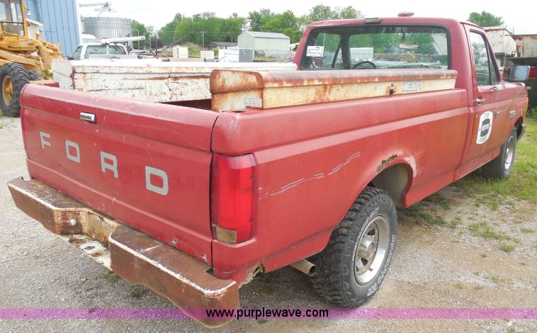 image for item H3169 1991 Ford F150 Custom pickup truck