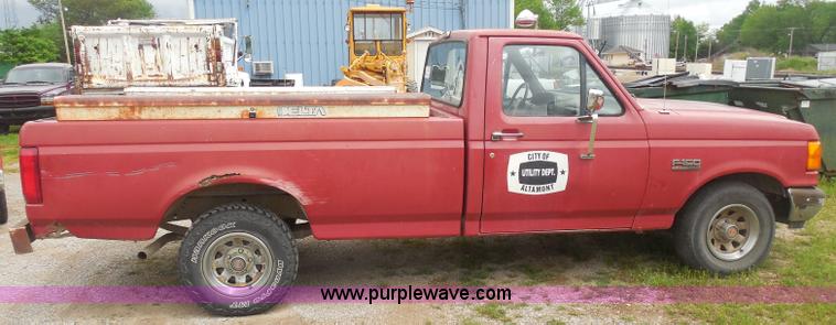 image for item H3169 1991 Ford F150 Custom pickup truck