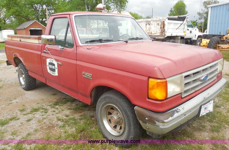image for item H3169 1991 Ford F150 Custom pickup truck