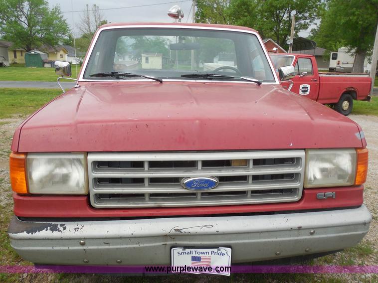 image for item H3169 1991 Ford F150 Custom pickup truck