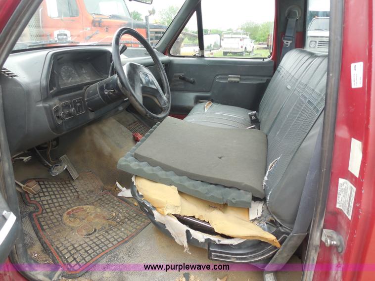 image for item H3169 1991 Ford F150 Custom pickup truck