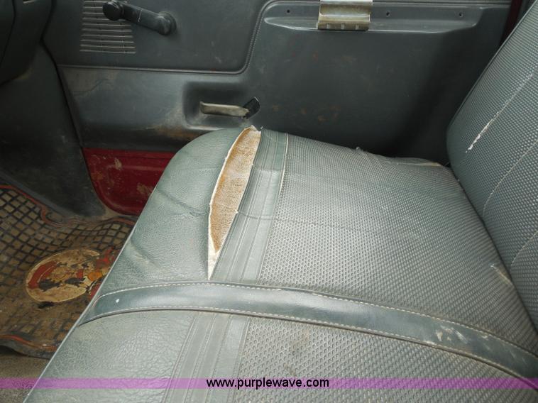 image for item H3169 1991 Ford F150 Custom pickup truck