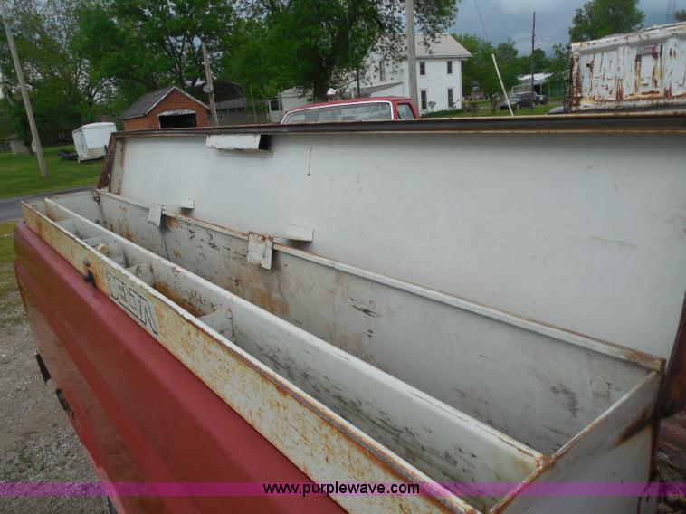 image for item H3169 1991 Ford F150 Custom pickup truck