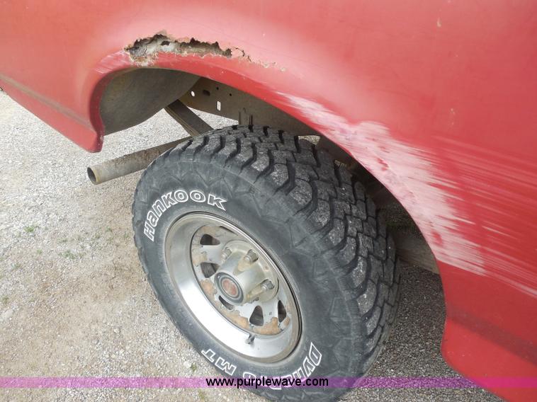 image for item H3169 1991 Ford F150 Custom pickup truck