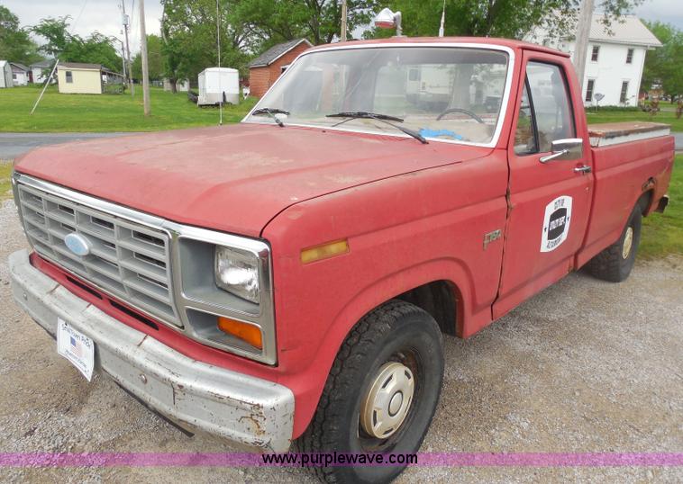 image for item H3170 1984 Ford F150 pickup truck