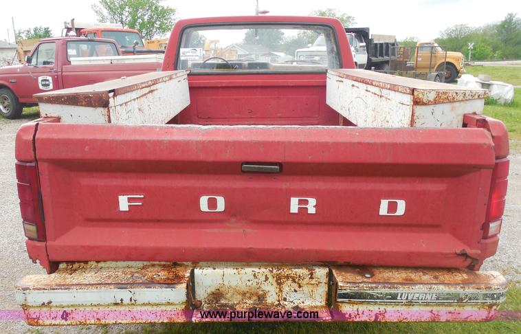 image for item H3170 1984 Ford F150 pickup truck
