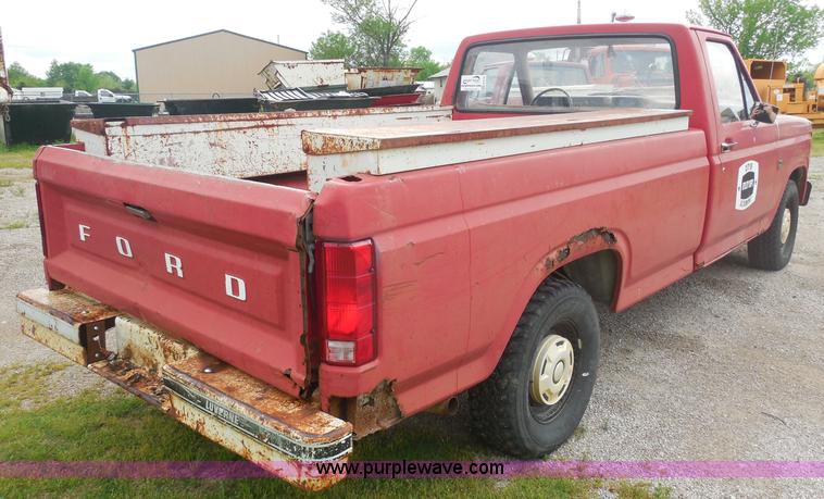image for item H3170 1984 Ford F150 pickup truck