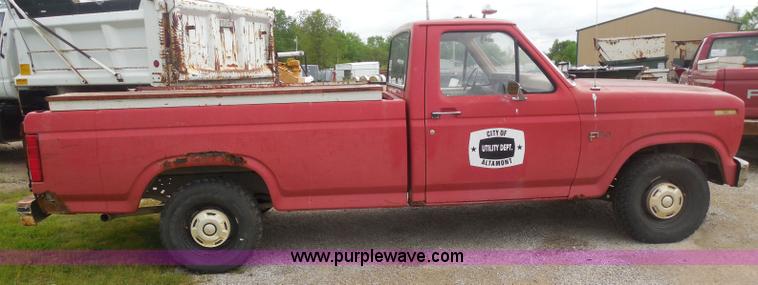 image for item H3170 1984 Ford F150 pickup truck