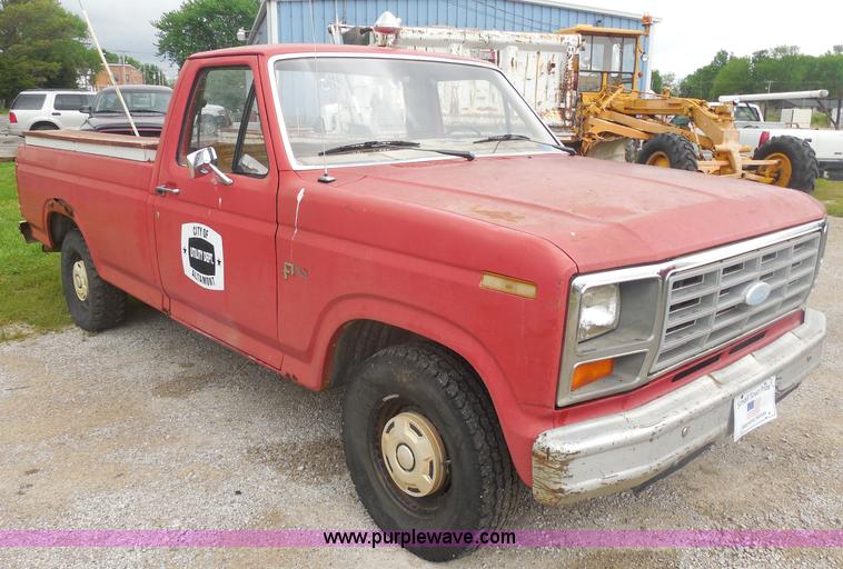 image for item H3170 1984 Ford F150 pickup truck