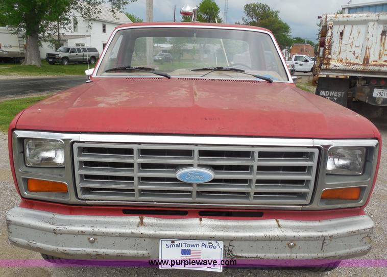 image for item H3170 1984 Ford F150 pickup truck