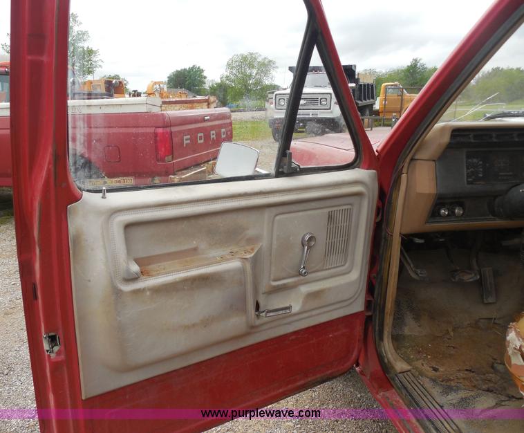 image for item H3170 1984 Ford F150 pickup truck