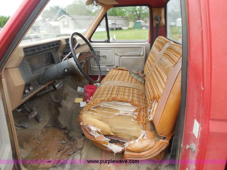 image for item H3170 1984 Ford F150 pickup truck