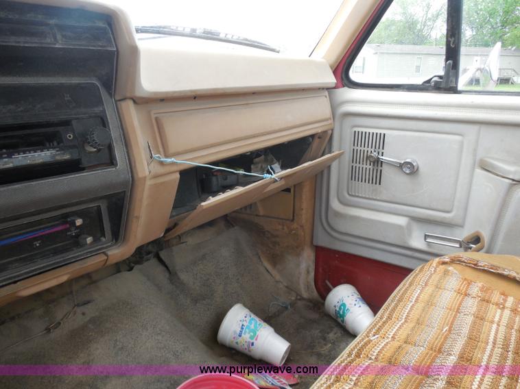 image for item H3170 1984 Ford F150 pickup truck