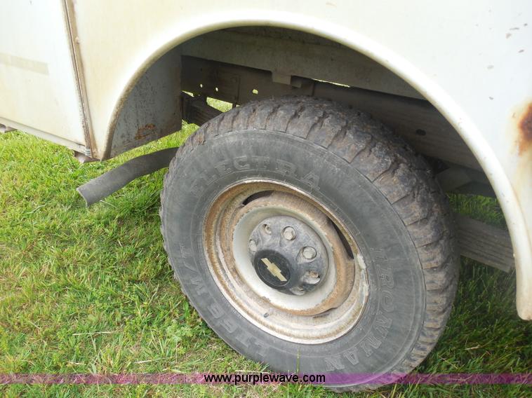 image for item H3172 1996 Chevrolet C3500 utility truck