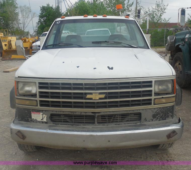 image for item H3184 1992 Chevrolet Chyenne 3500 utility truck