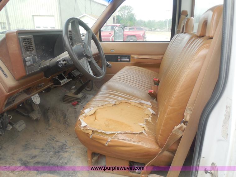 image for item H3184 1992 Chevrolet Chyenne 3500 utility truck