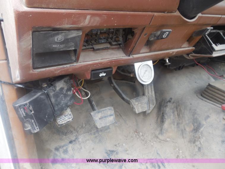 image for item H3184 1992 Chevrolet Chyenne 3500 utility truck