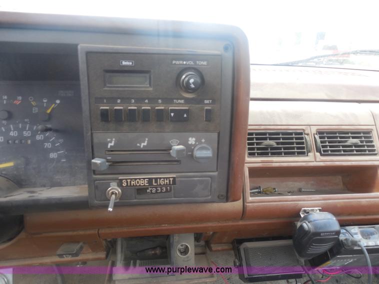 image for item H3184 1992 Chevrolet Chyenne 3500 utility truck