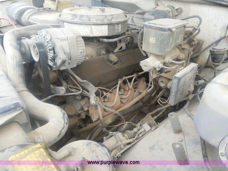 image for item H3184 1992 Chevrolet Chyenne 3500 utility truck