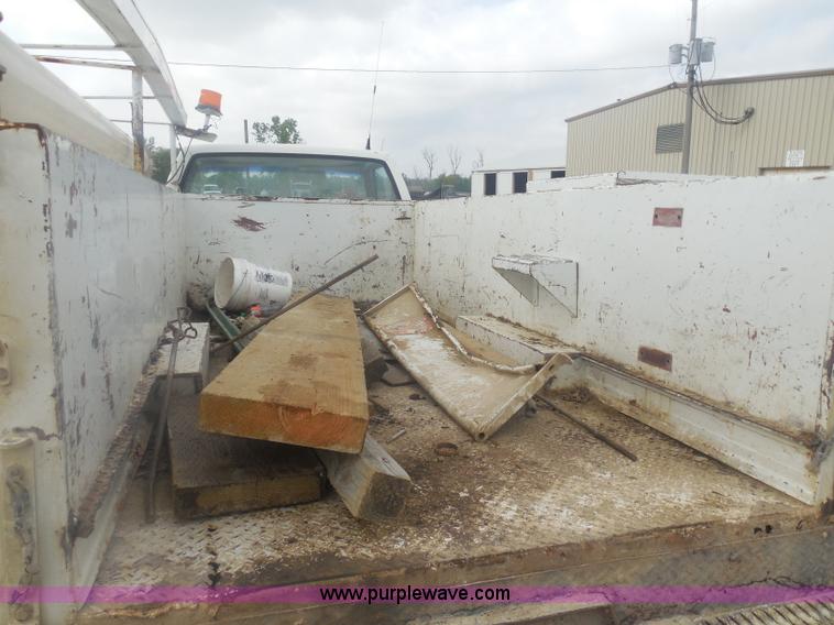 image for item H3184 1992 Chevrolet Chyenne 3500 utility truck