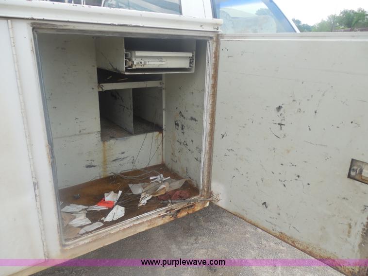 image for item H3184 1992 Chevrolet Chyenne 3500 utility truck