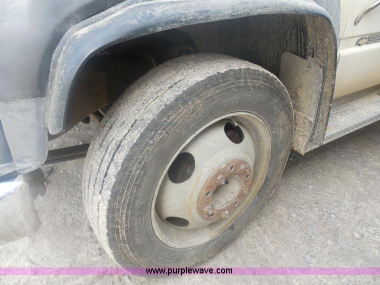 image for item H3184 1992 Chevrolet Chyenne 3500 utility truck