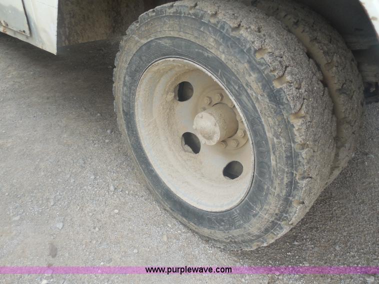 image for item H3184 1992 Chevrolet Chyenne 3500 utility truck