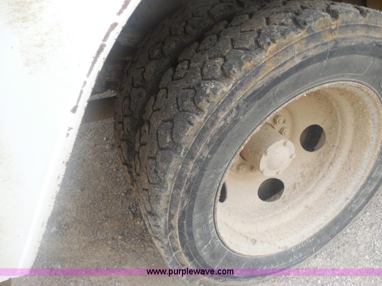 image for item H3184 1992 Chevrolet Chyenne 3500 utility truck