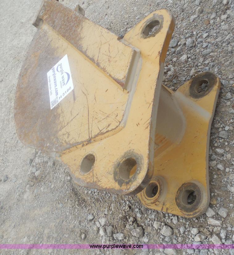 image for item H3186 Three tooth bucket