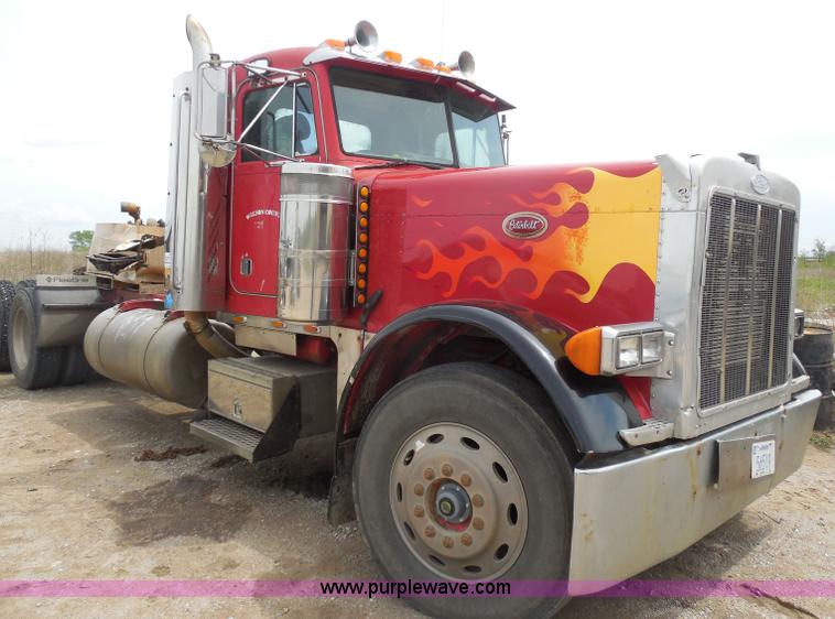 image for item H3199 1990 Peterbilt 379 semi truck