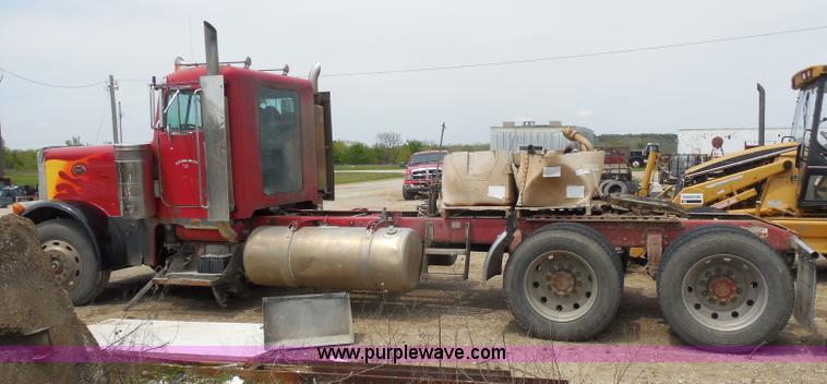 image for item H3199 1990 Peterbilt 379 semi truck