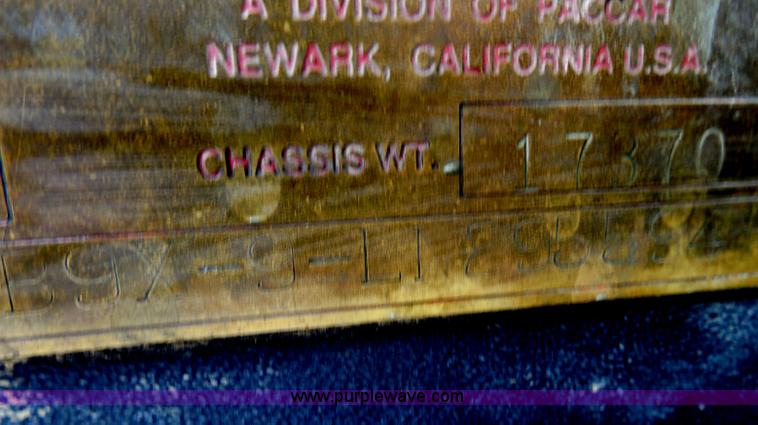 image for item H3199 1990 Peterbilt 379 semi truck