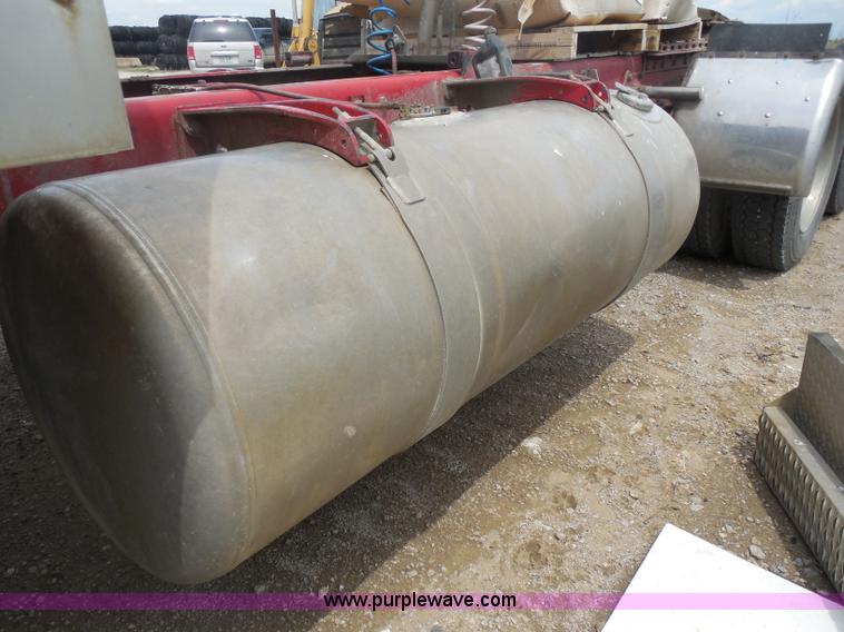 image for item H3199 1990 Peterbilt 379 semi truck