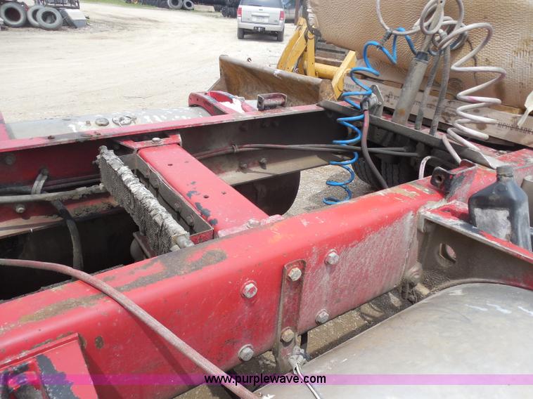 image for item H3199 1990 Peterbilt 379 semi truck