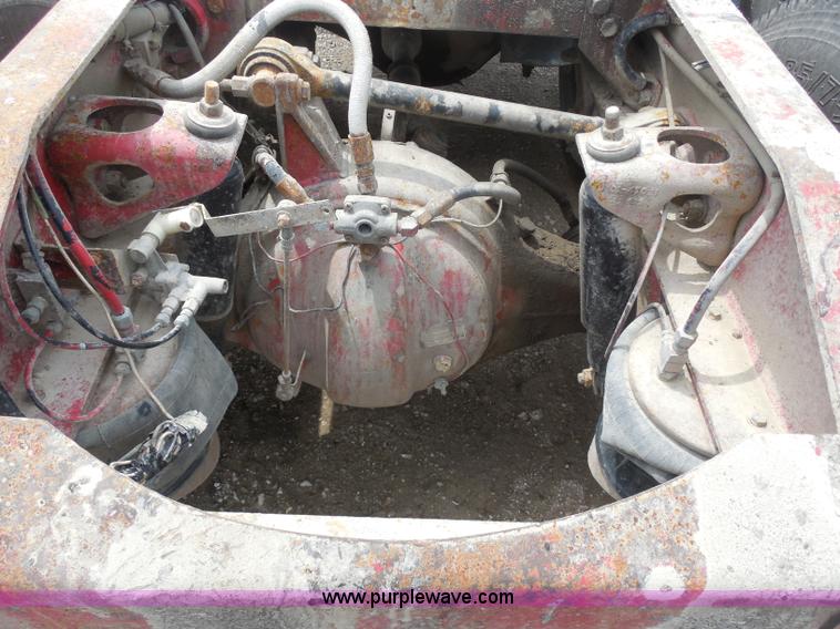 image for item H3199 1990 Peterbilt 379 semi truck