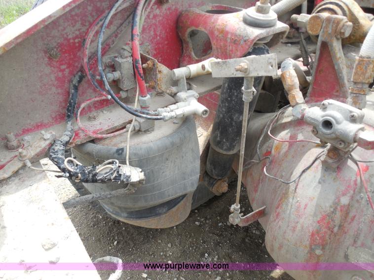 image for item H3199 1990 Peterbilt 379 semi truck