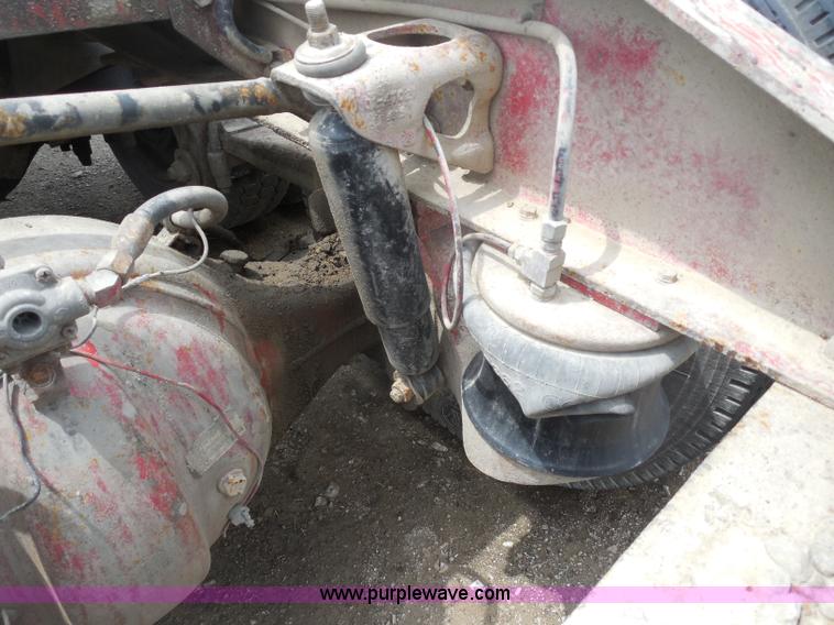 image for item H3199 1990 Peterbilt 379 semi truck