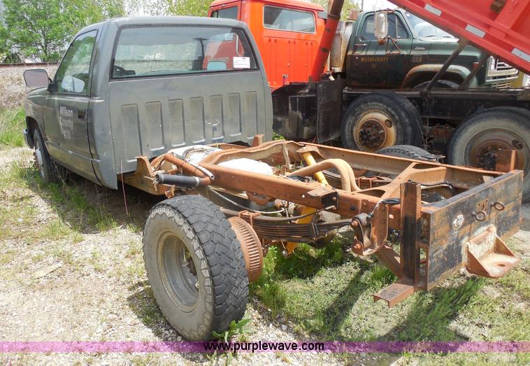 image for item H3201 1991 Chevrolet 2500 truck cab and chassis