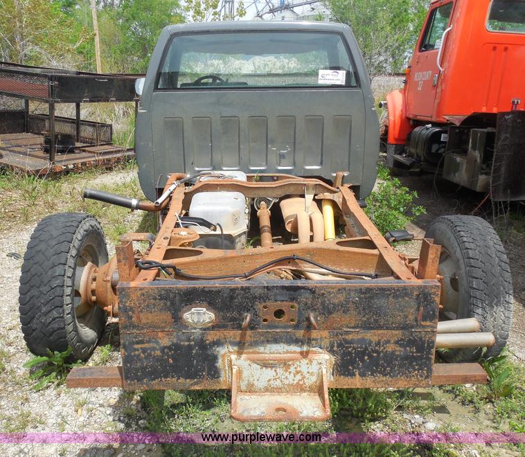 image for item H3201 1991 Chevrolet 2500 truck cab and chassis