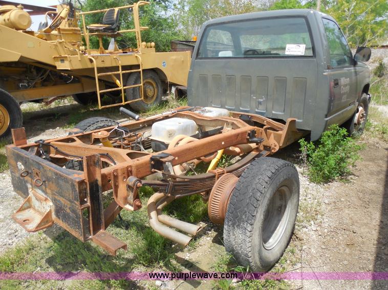 image for item H3201 1991 Chevrolet 2500 truck cab and chassis