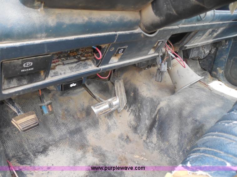 image for item H3201 1991 Chevrolet 2500 truck cab and chassis