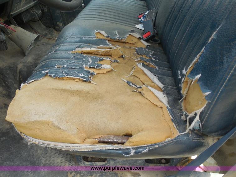 image for item H3201 1991 Chevrolet 2500 truck cab and chassis