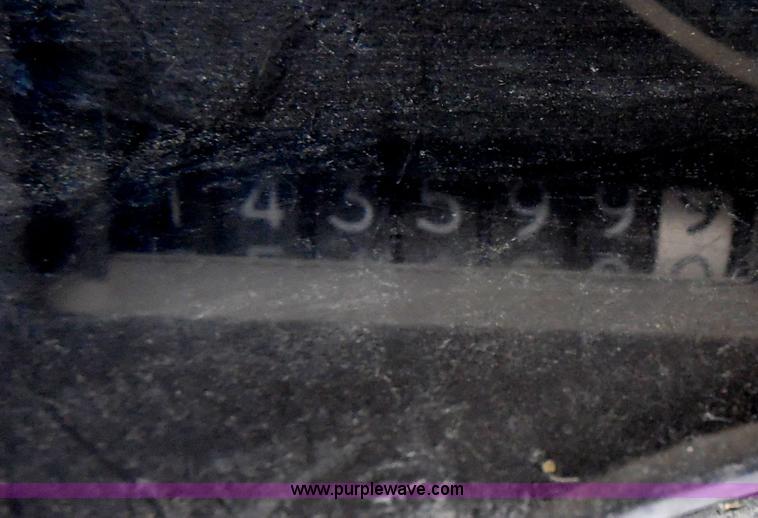 image for item H3201 1991 Chevrolet 2500 truck cab and chassis