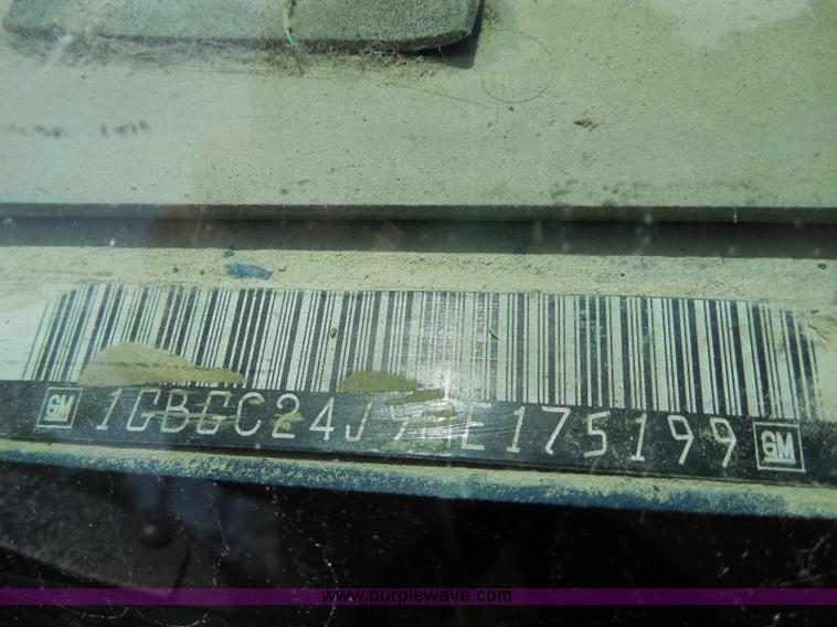 image for item H3201 1991 Chevrolet 2500 truck cab and chassis