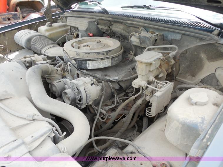 image for item H3201 1991 Chevrolet 2500 truck cab and chassis